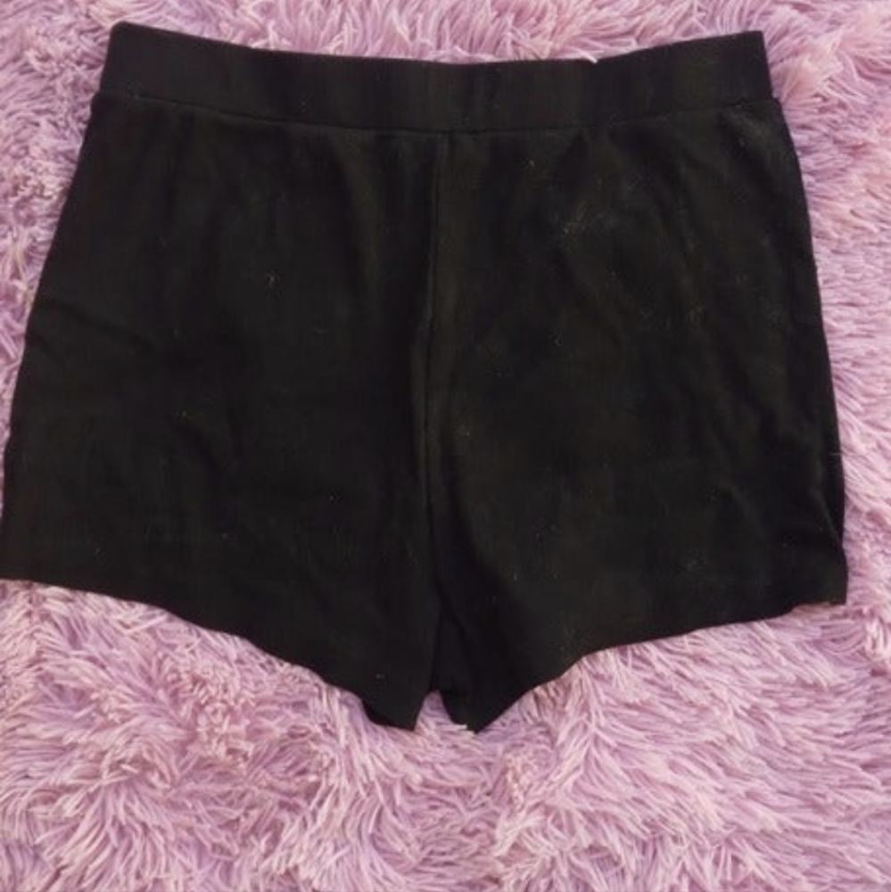 Shorts - Picture 2 of 3